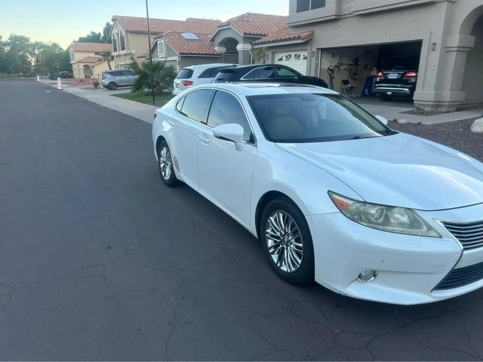 2013 Lexus ES 6th Gen - Image 4 of 6