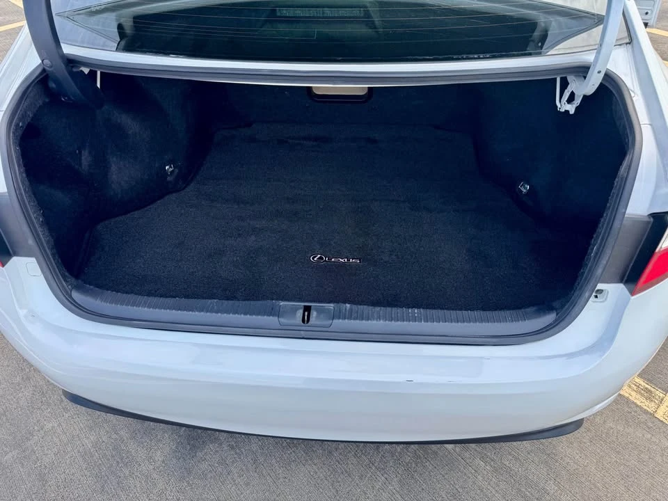 2013 Lexus ES 6th Gen - Image 17 of 19