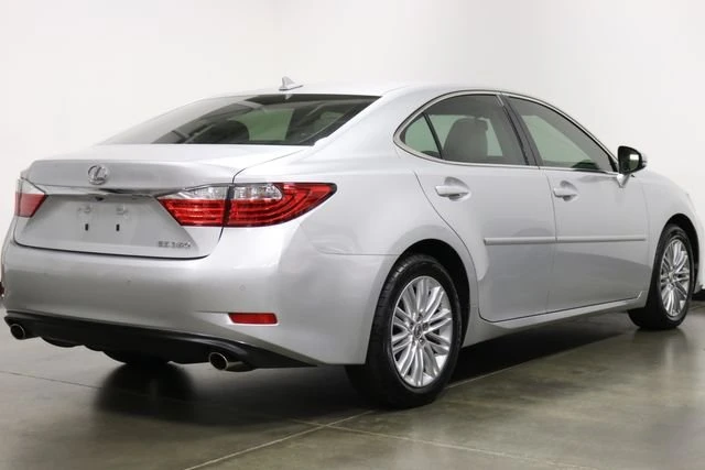 2013 Lexus ES 6th Gen - Image 9 of 20