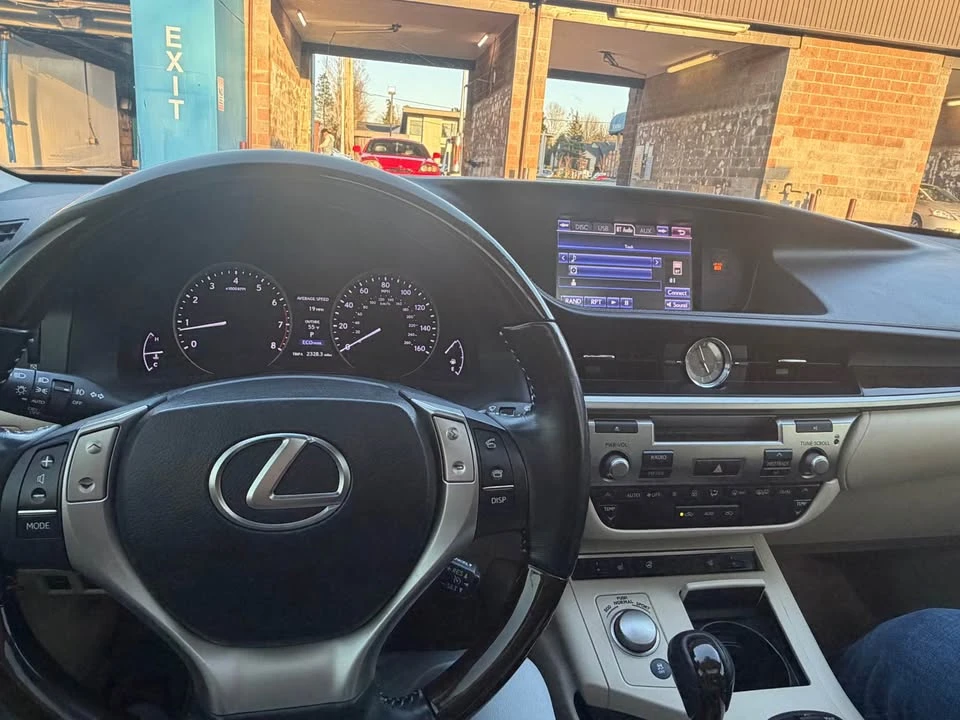 2013 Lexus ES 6th Gen - Image 2 of 7