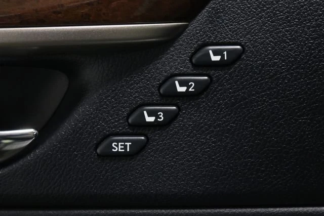 2013 Lexus ES 6th Gen - Image 18 of 20