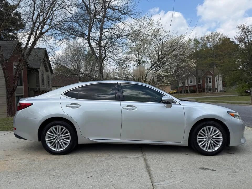 2013 Lexus ES 6th Gen - Image 5 of 20