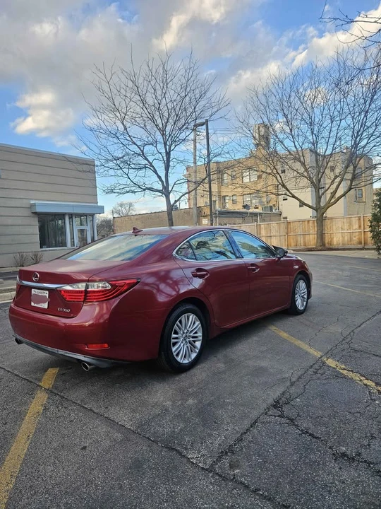 2013 Lexus ES 6th Gen - Image 11 of 20
