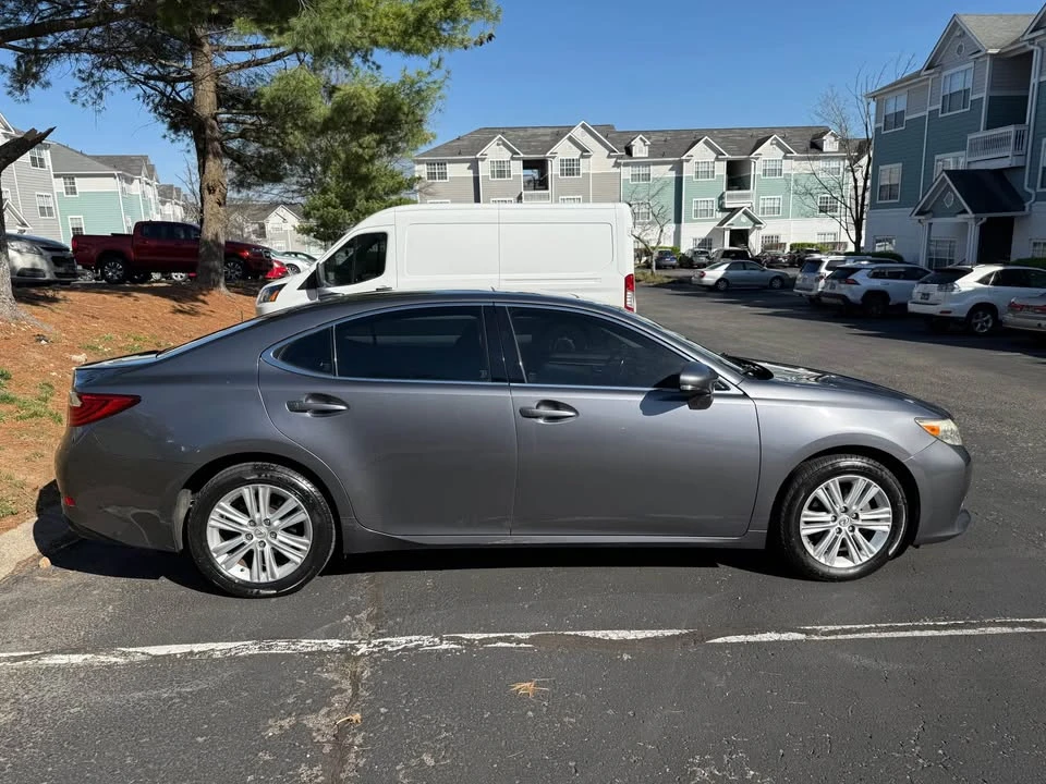 2013 Lexus ES 6th Gen - Image 6 of 15