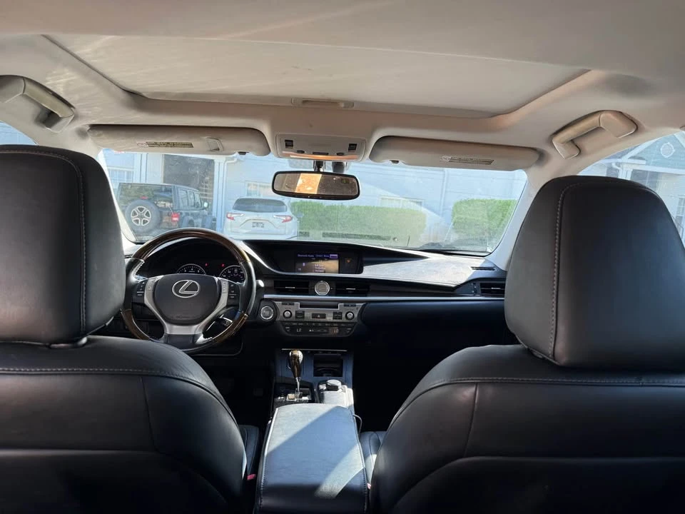 2013 Lexus ES 6th Gen - Image 11 of 15