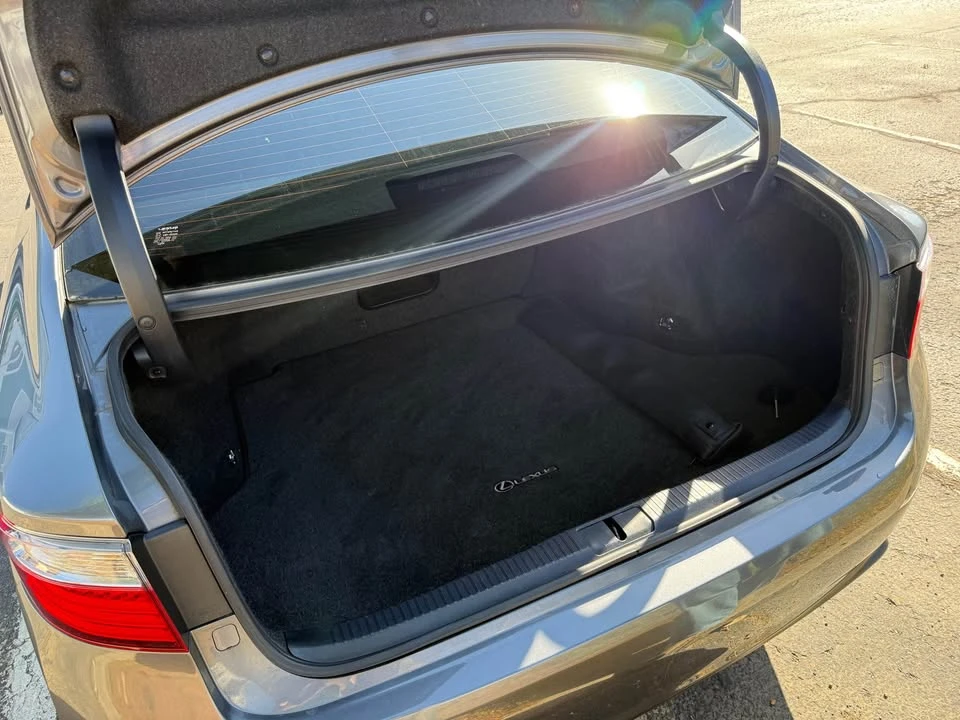 2013 Lexus ES 6th Gen - Image 12 of 15