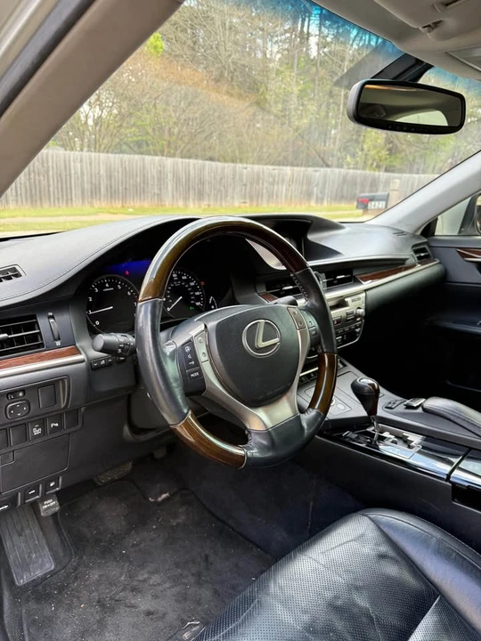 2013 Lexus ES 6th Gen - Image 12 of 20