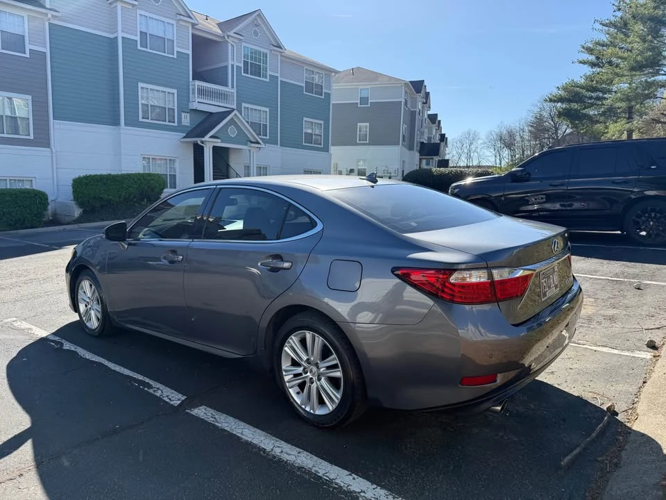 2013 Lexus ES 6th Gen - Image 3 of 15