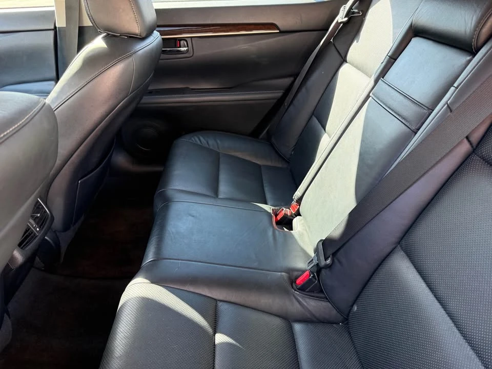 2013 Lexus ES 6th Gen - Image 10 of 15