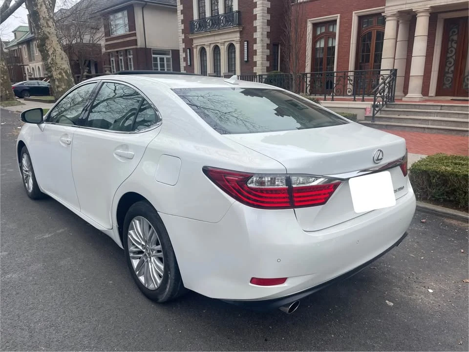 2013 Lexus ES 6th Gen - Image 7 of 19