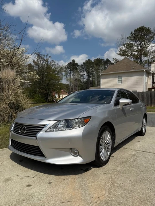 2013 Lexus ES 6th Gen - Image 3 of 20