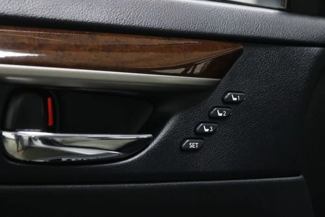 2013 Lexus ES 6th Gen - Image 17 of 20