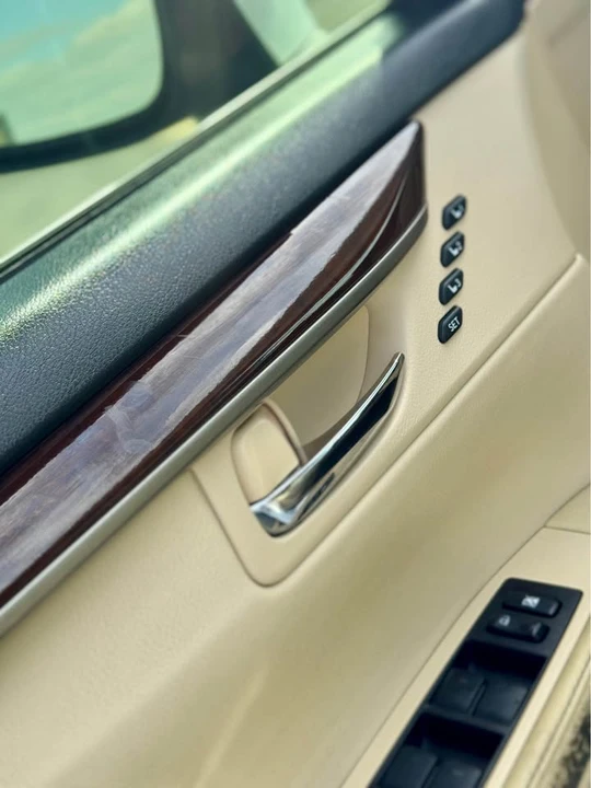 2013 Lexus ES 6th Gen - Image 10 of 19