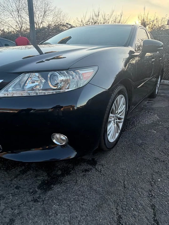 2013 Lexus ES 6th Gen - Image 5 of 7