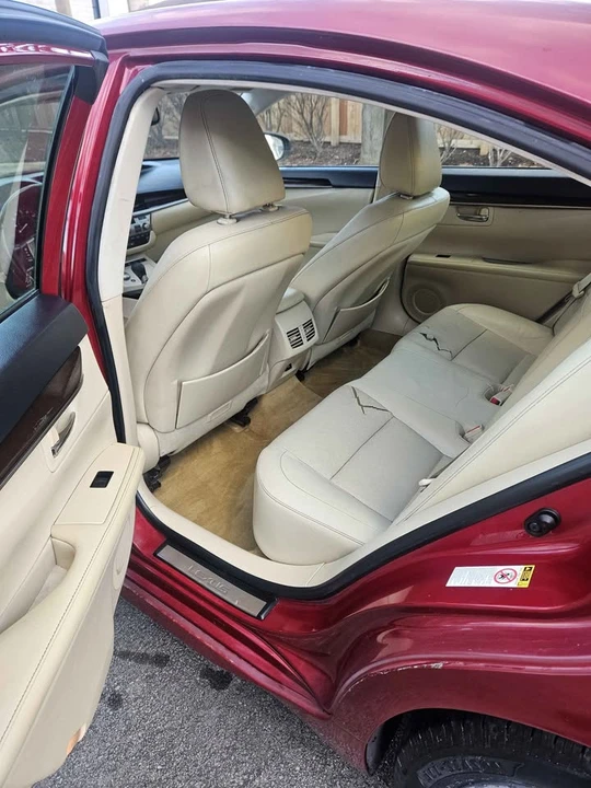 2013 Lexus ES 6th Gen - Image 13 of 20