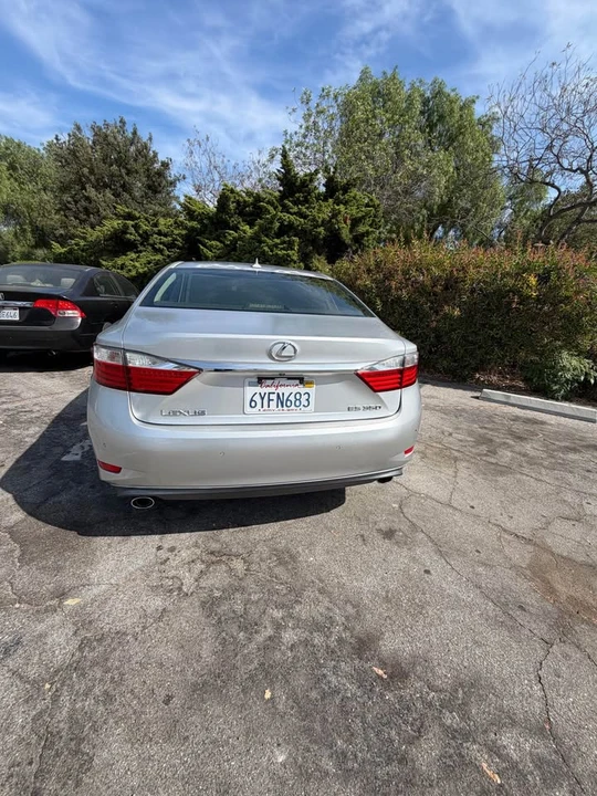 2013 Lexus ES 6th Gen - Image 2 of 16
