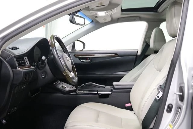 2013 Lexus ES 6th Gen - Image 13 of 20