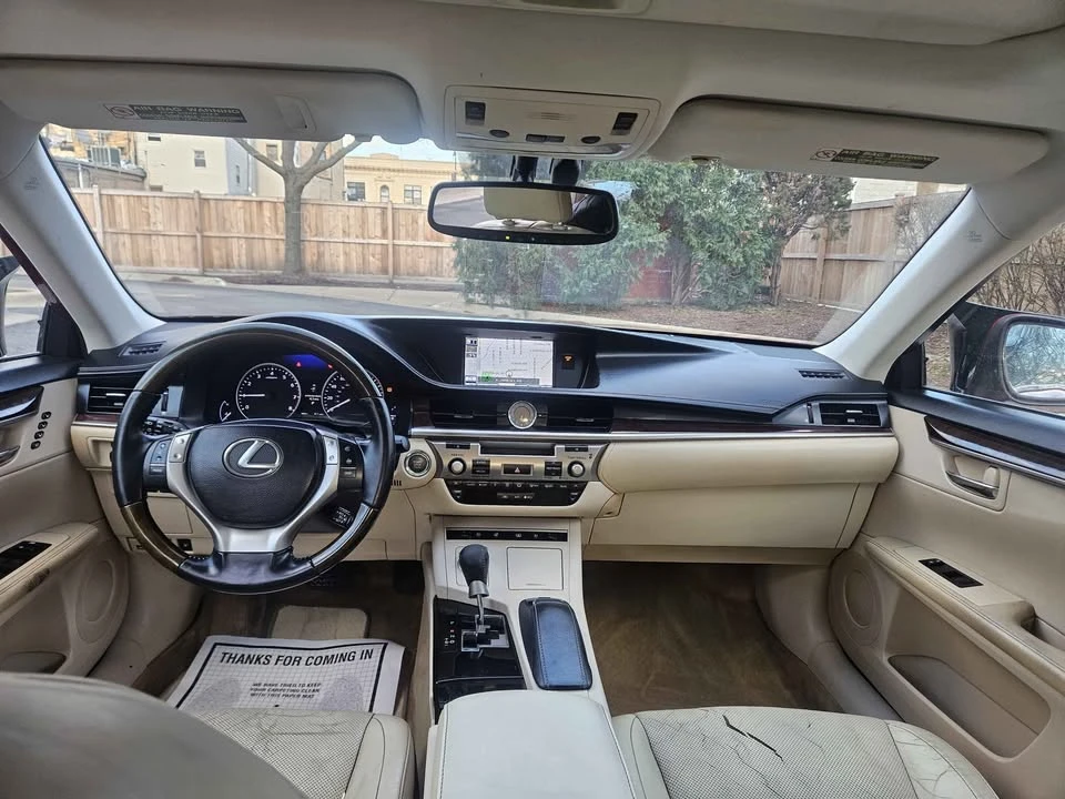 2013 Lexus ES 6th Gen - Image 17 of 20