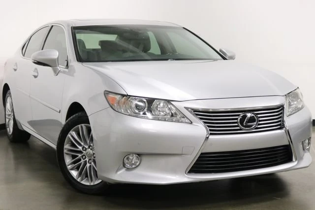 2013 Lexus ES 6th Gen - Image 2 of 20