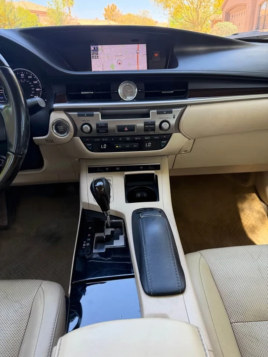 2013 Lexus ES 6th Gen - Image 11 of 15