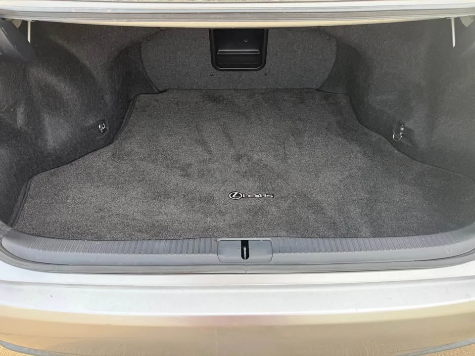 2013 Lexus ES 6th Gen - Image 17 of 20