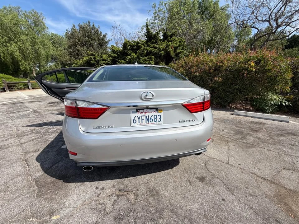 2013 Lexus ES 6th Gen - Image 7 of 16