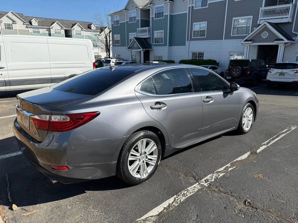 2013 Lexus ES 6th Gen - Image 5 of 15