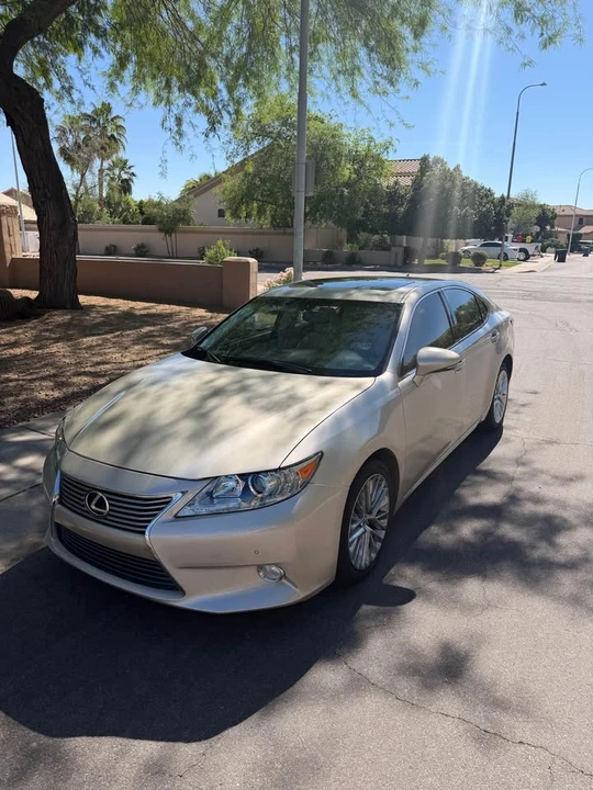 2013 Lexus ES 6th Gen - Image 4 of 15