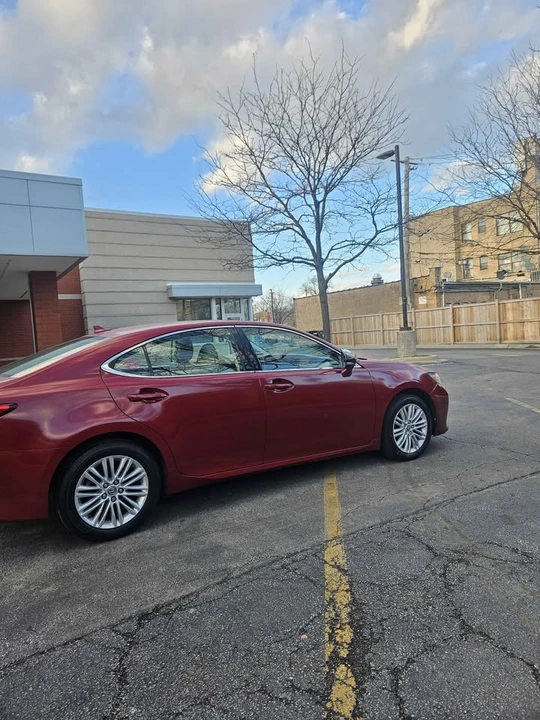 2013 Lexus ES 6th Gen - Image 10 of 20