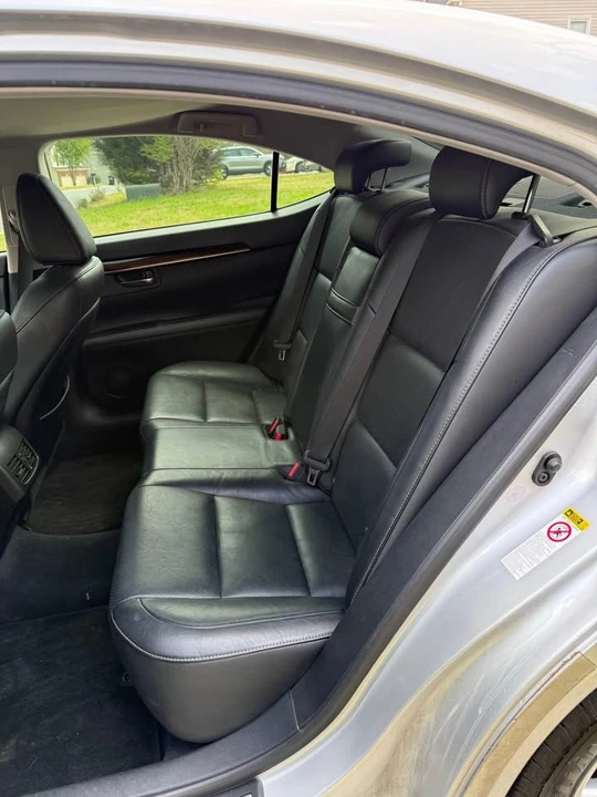 2013 Lexus ES 6th Gen - Image 16 of 20