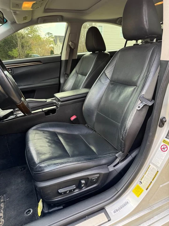 2013 Lexus ES 6th Gen - Image 11 of 20