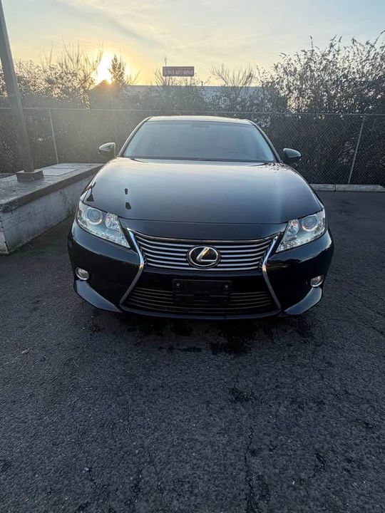 2013 Lexus ES 6th Gen - Image 7 of 7