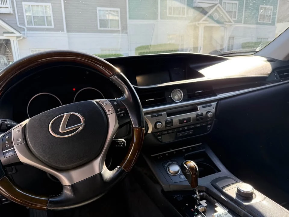 2013 Lexus ES 6th Gen - Image 14 of 15