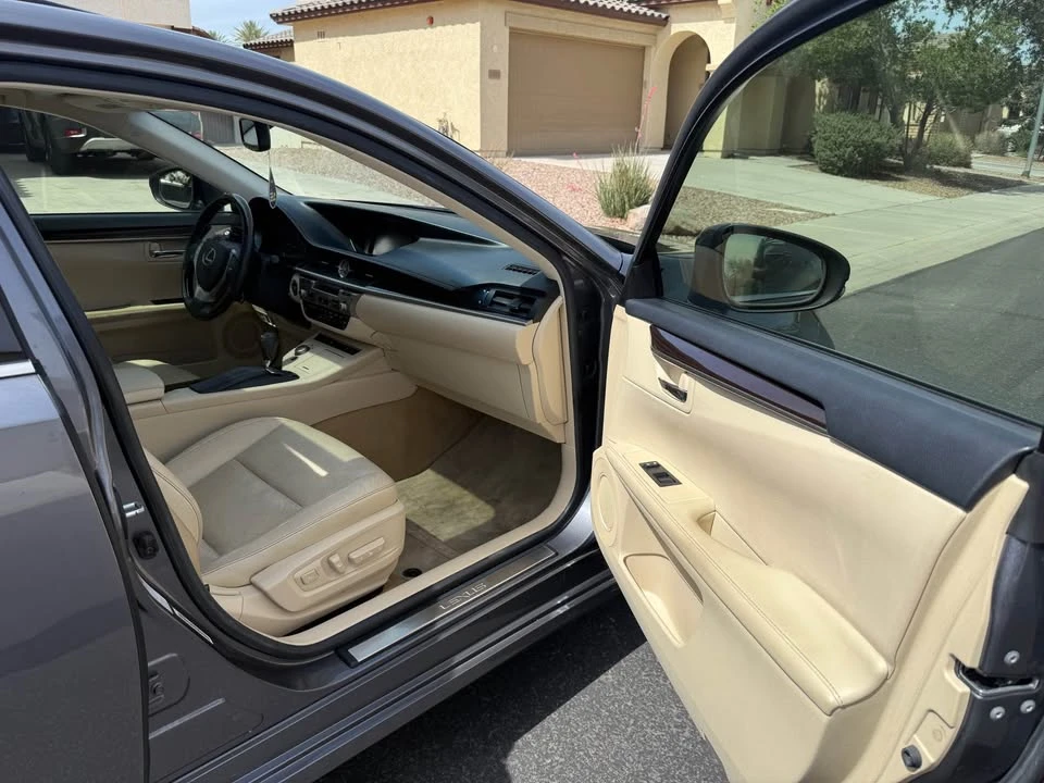 2013 Lexus ES 6th Gen - Image 12 of 16