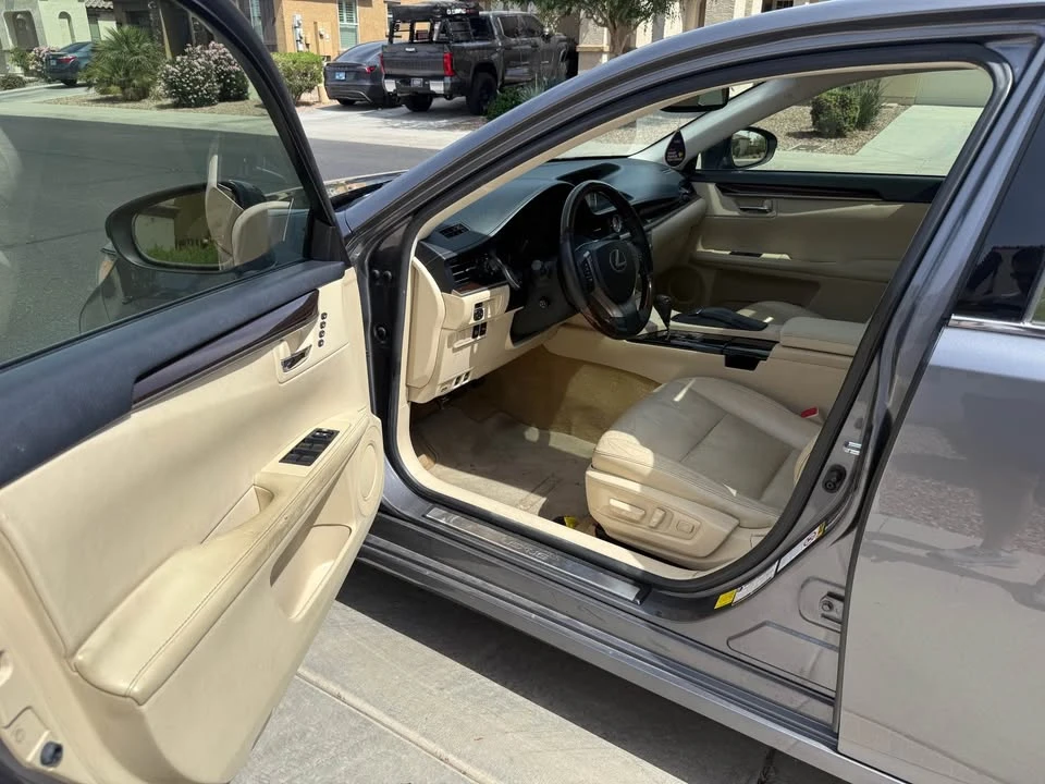 2013 Lexus ES 6th Gen - Image 9 of 16