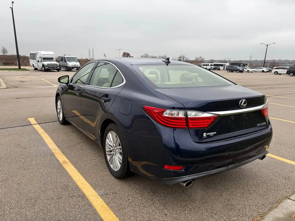 2013 Lexus ES 6th Gen - Image 7 of 16
