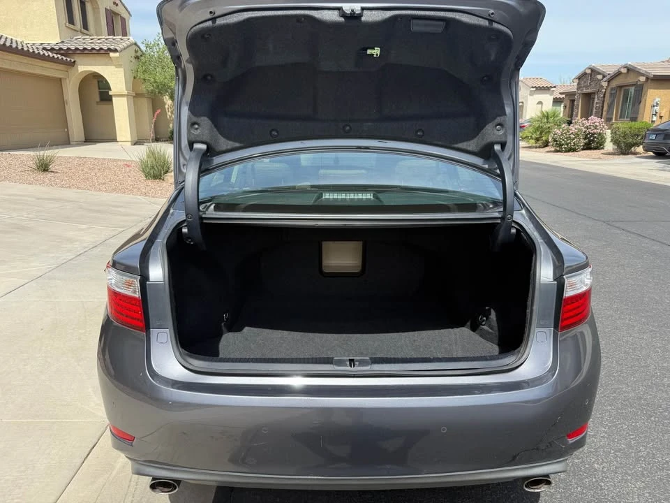 2013 Lexus ES 6th Gen - Image 8 of 16