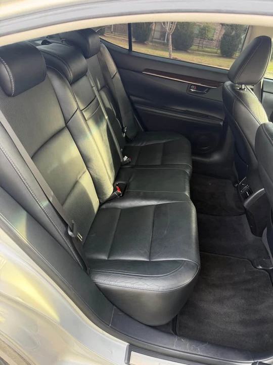 2013 Lexus ES 6th Gen - Image 12 of 20
