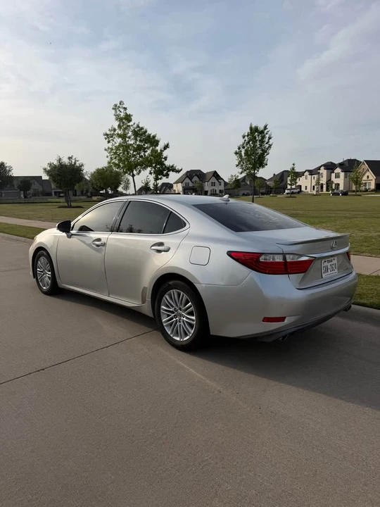 2013 Lexus ES 6th Gen - Image 8 of 20