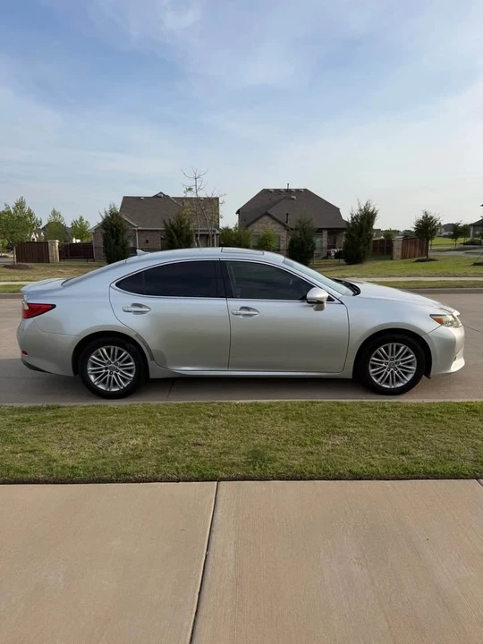 2013 Lexus ES 6th Gen - Image 5 of 20