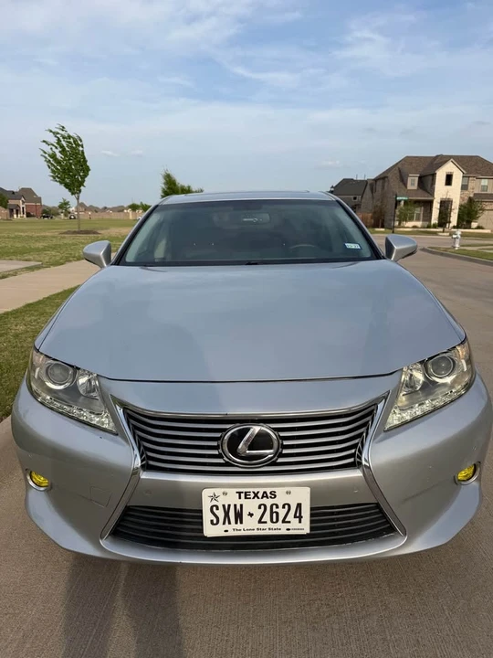 2013 Lexus ES 6th Gen - Image 3 of 20