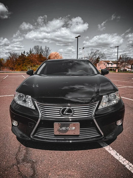2013 Lexus ES 6th Gen - Image 2 of 20