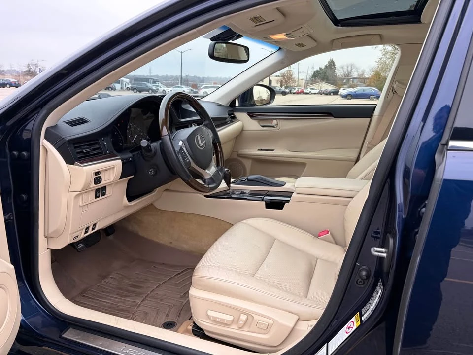 2013 Lexus ES 6th Gen - Image 8 of 16