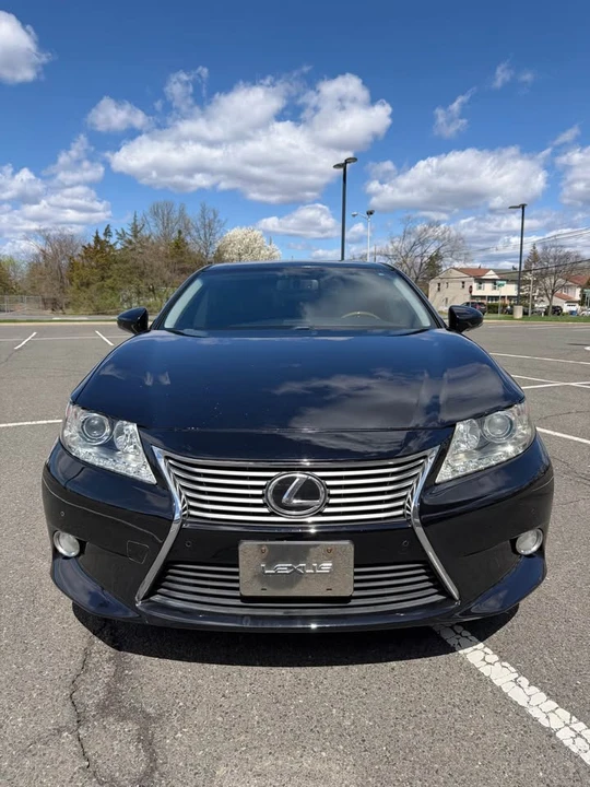 2013 Lexus ES 6th Gen - Image 2 of 20