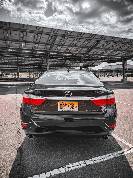 2013 Lexus ES 6th Gen - Image 5 of 20