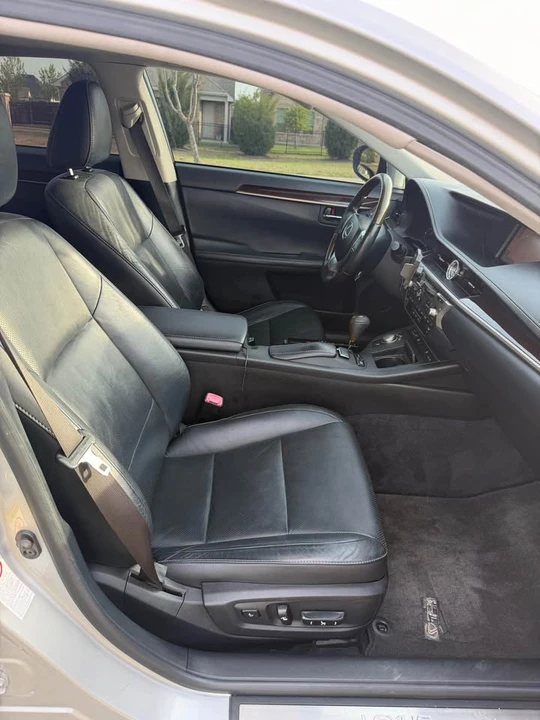 2013 Lexus ES 6th Gen - Image 11 of 20
