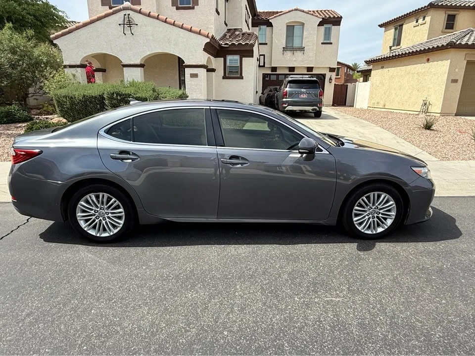 2013 Lexus ES 6th Gen - Image 4 of 16