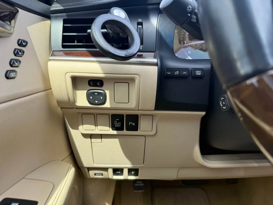 2013 Lexus ES 6th Gen - Image 14 of 16