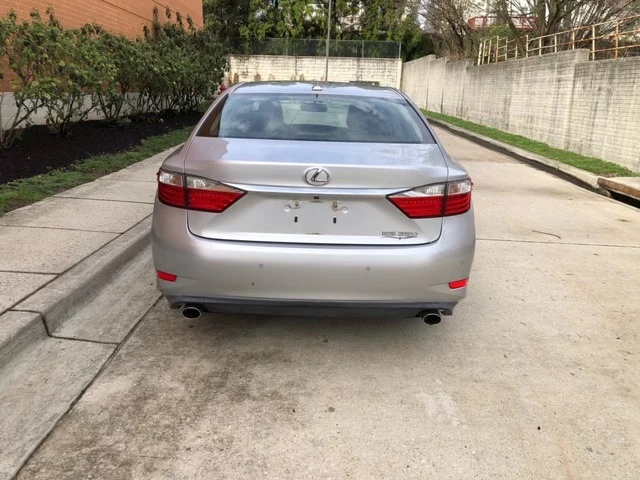 2013 Lexus ES 6th Gen - Image 9 of 17