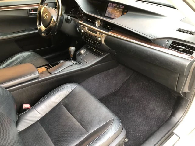 2013 Lexus ES 6th Gen - Image 13 of 17